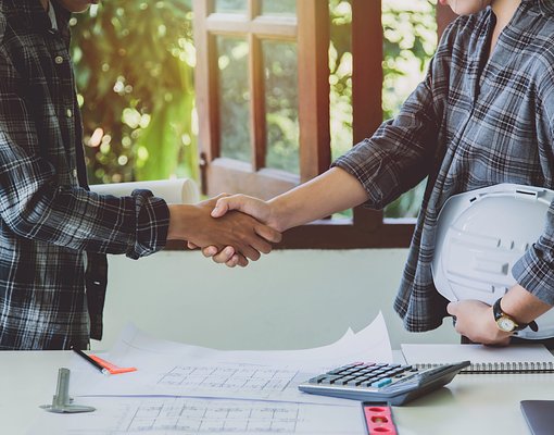 Работодателей обязали проверять право на работу у внештатных и временных сотрудников