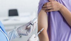 В Англии началась зимняя вакцинация от гриппа и коронавируса 