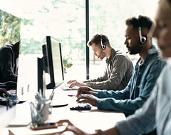 Co-op внедрила ИИ для анализа телефонных разговоров сотрудников