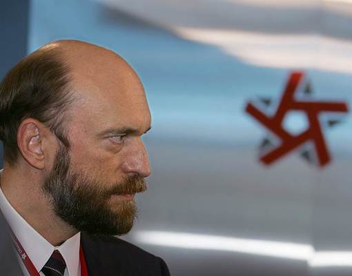 Сергея Пугачева бьют по паспорту