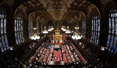 Вице-спикер Палаты лордов ушел в отставку из-за скандала с наркотиками