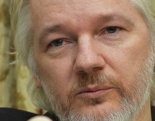 Эквадор просит Великобританию выпустить Джулиана Ассанжа на медобследование