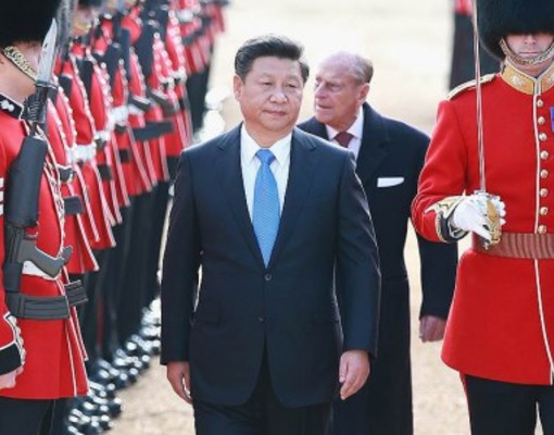 Си Цзиньпина в Лондоне приняли по-королевски