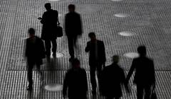 Осторожные инвесторы копят наличность