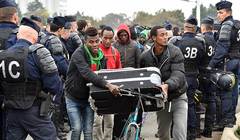 Беженцев расселяют подальше от Британии