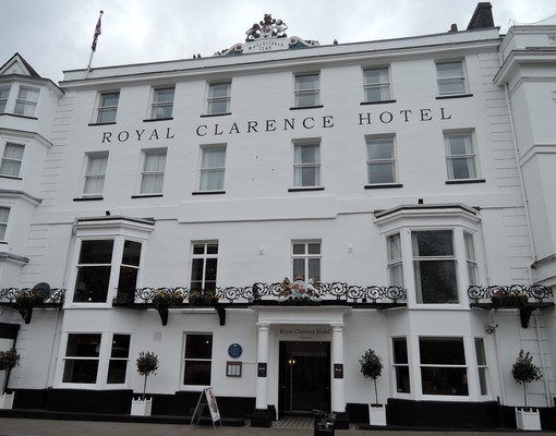 В Великобритании сгорел старейший отель страны