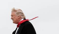 Дональду Трампу пришивают руку Москвы