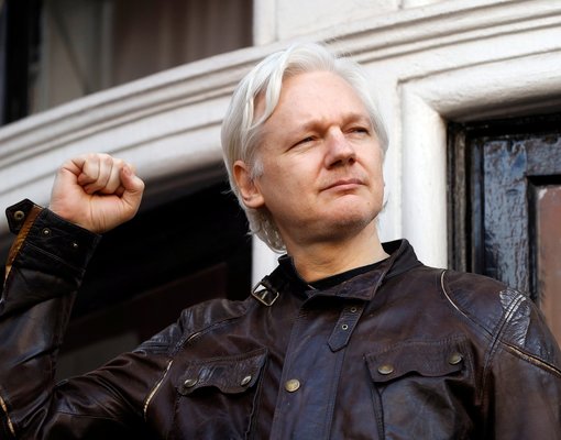 Великобритания отказалась предоставить Ассанжу дипстатус