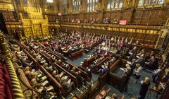 Парламент Британии проведет заседание из-за переноса голосования по «Брекситу»