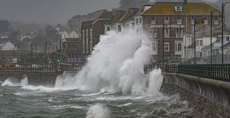 Сиара или Кира? Как правильно произносить название шторма, обрушившегося на Британию