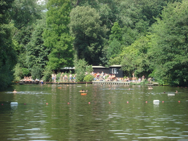Пруд для плавания в Хэмпстеде. Фото: geograph.org